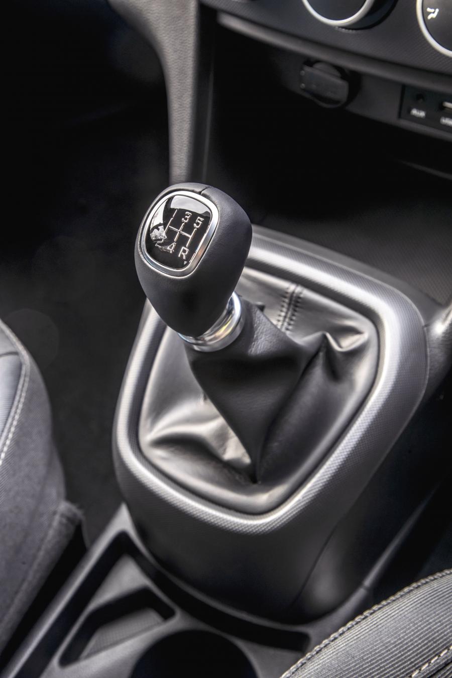 Детали интерьера Hyundai i10 Play 2019 года  (UK) (фото 10 из 42)
